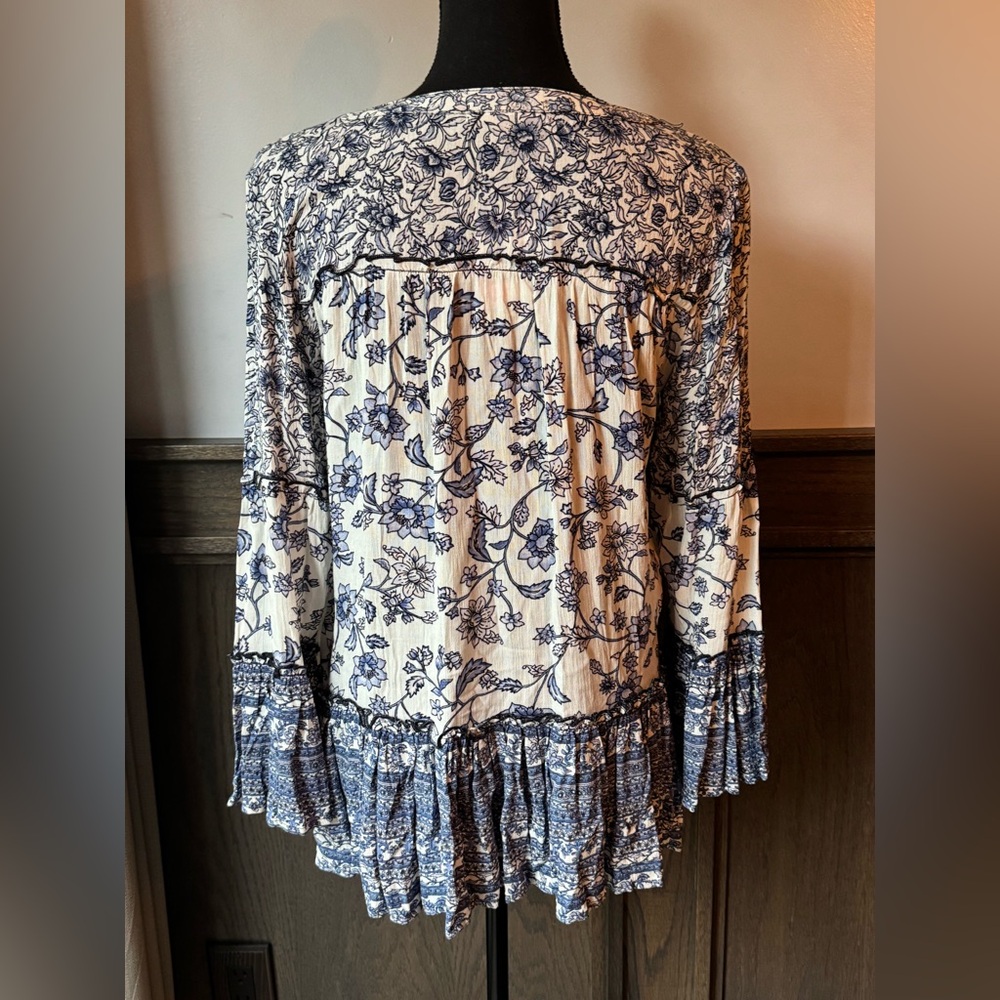 Dell Blue and Cream Boho Floral Vintage inspired Blouse NWT - Picture 4 of 7